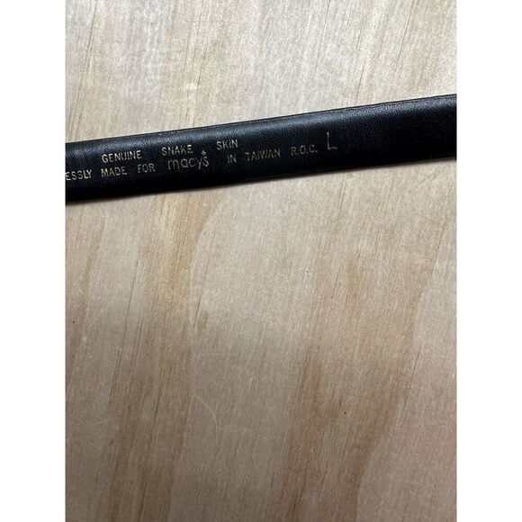 Macys Genuine Snake Skin Skinny Black Belt Large Brass Buckle - Picture 4 of 6